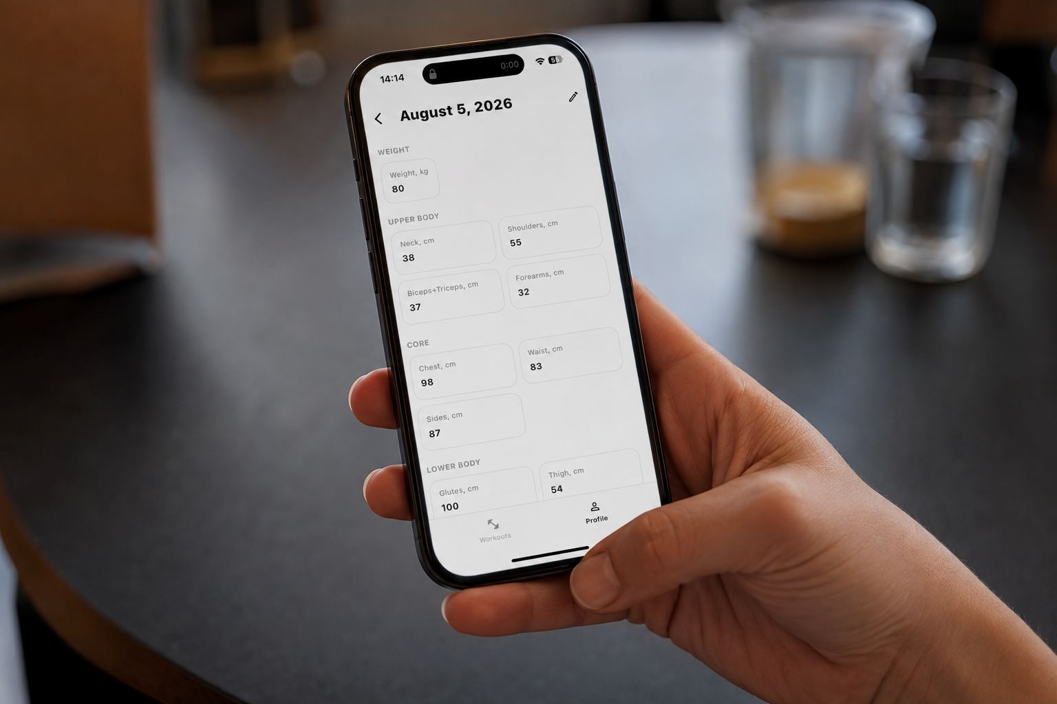 Roarer app screen showing a body measurements log with weight, waist, and arm entries over several weeks